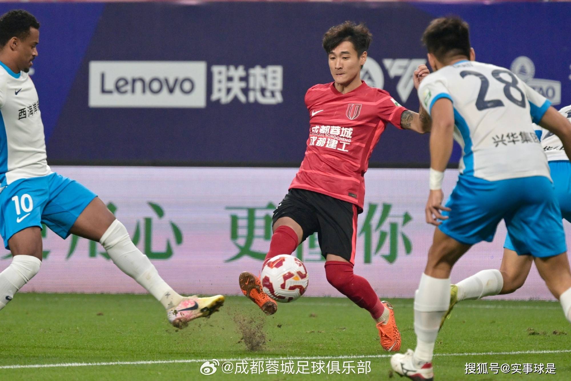 开云体育-武汉三镇迎意大利杯关键赛；国际比赛日刷新队史纪录；压力陡增；更衣室氛围转暖的简单介绍-开云体育